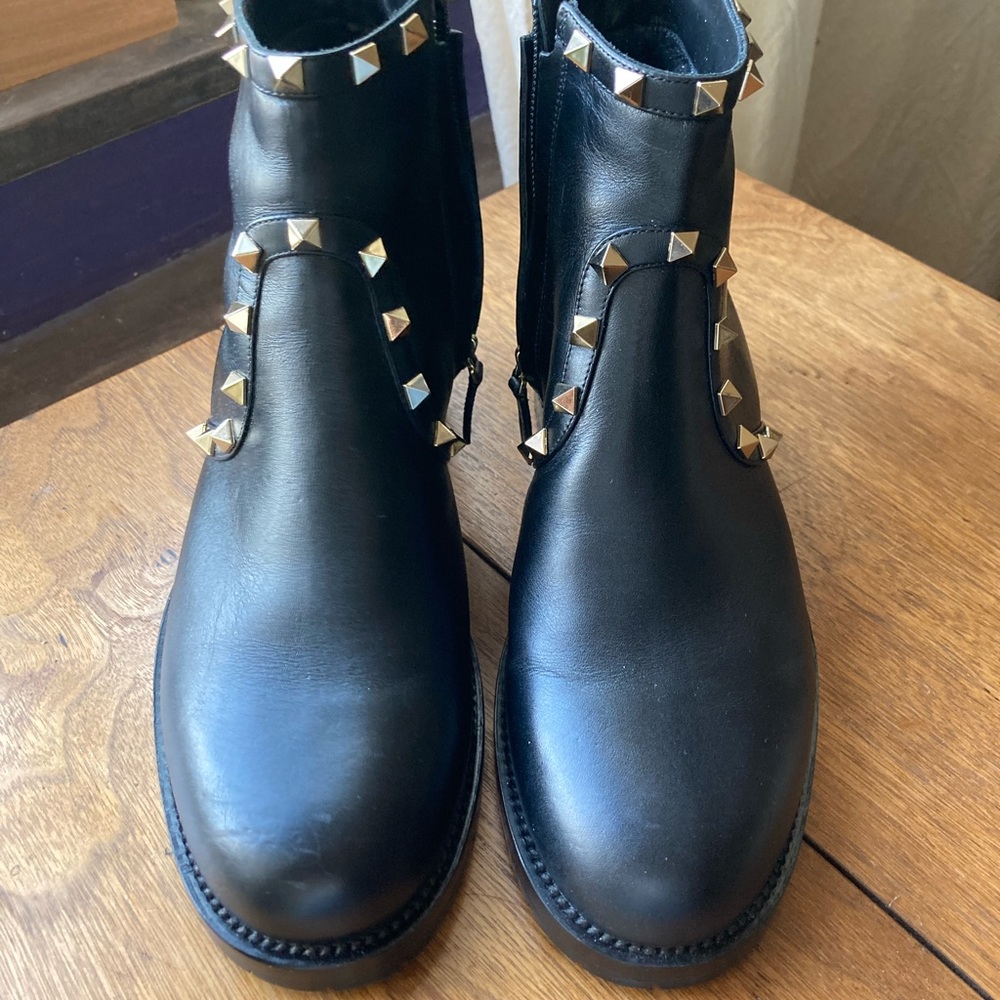 New Valentino Rockstud Leather Ankle Boot with Shearling lining Size 37/7